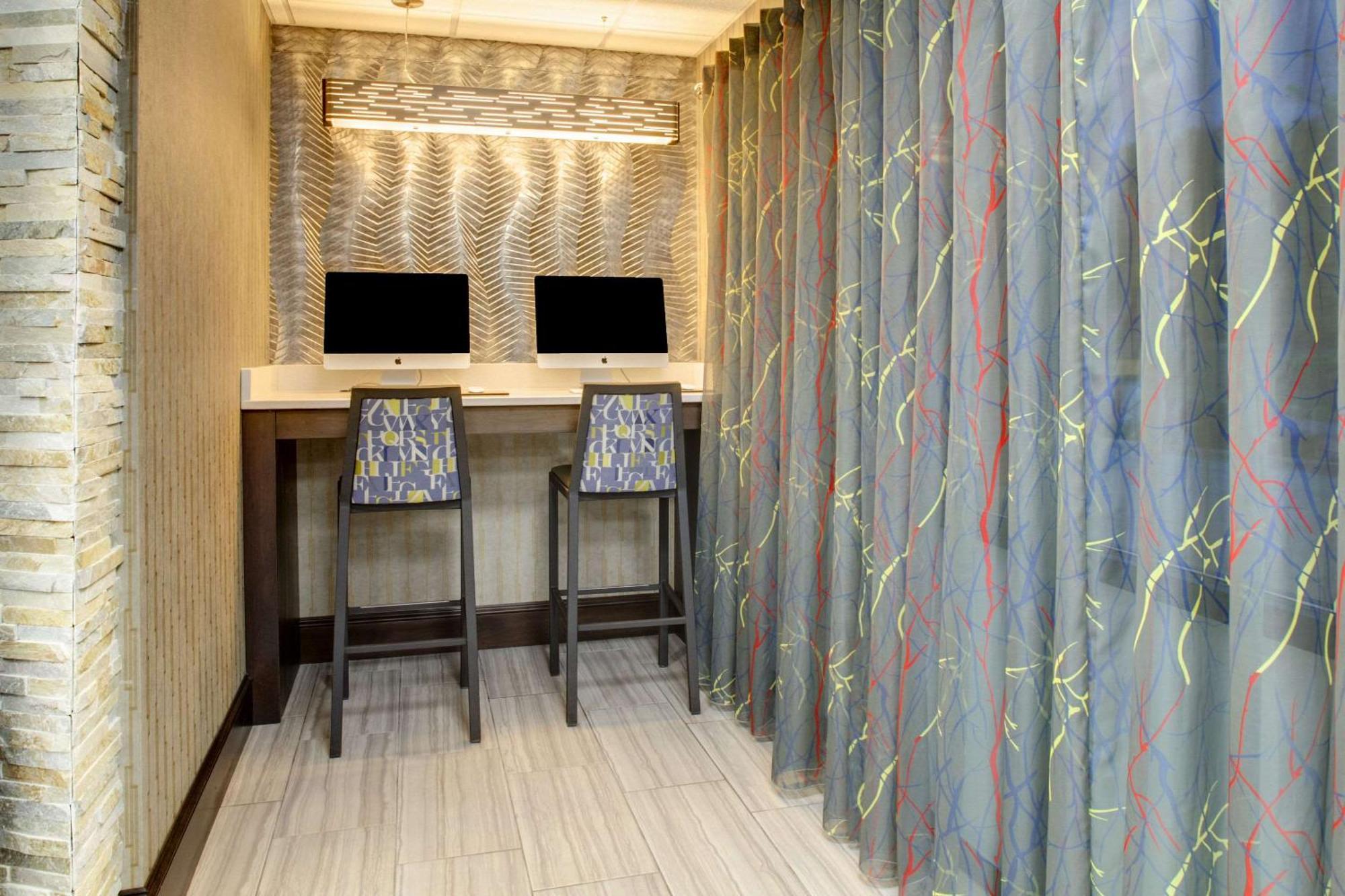 Inn Clarion Biltmore Village 2*