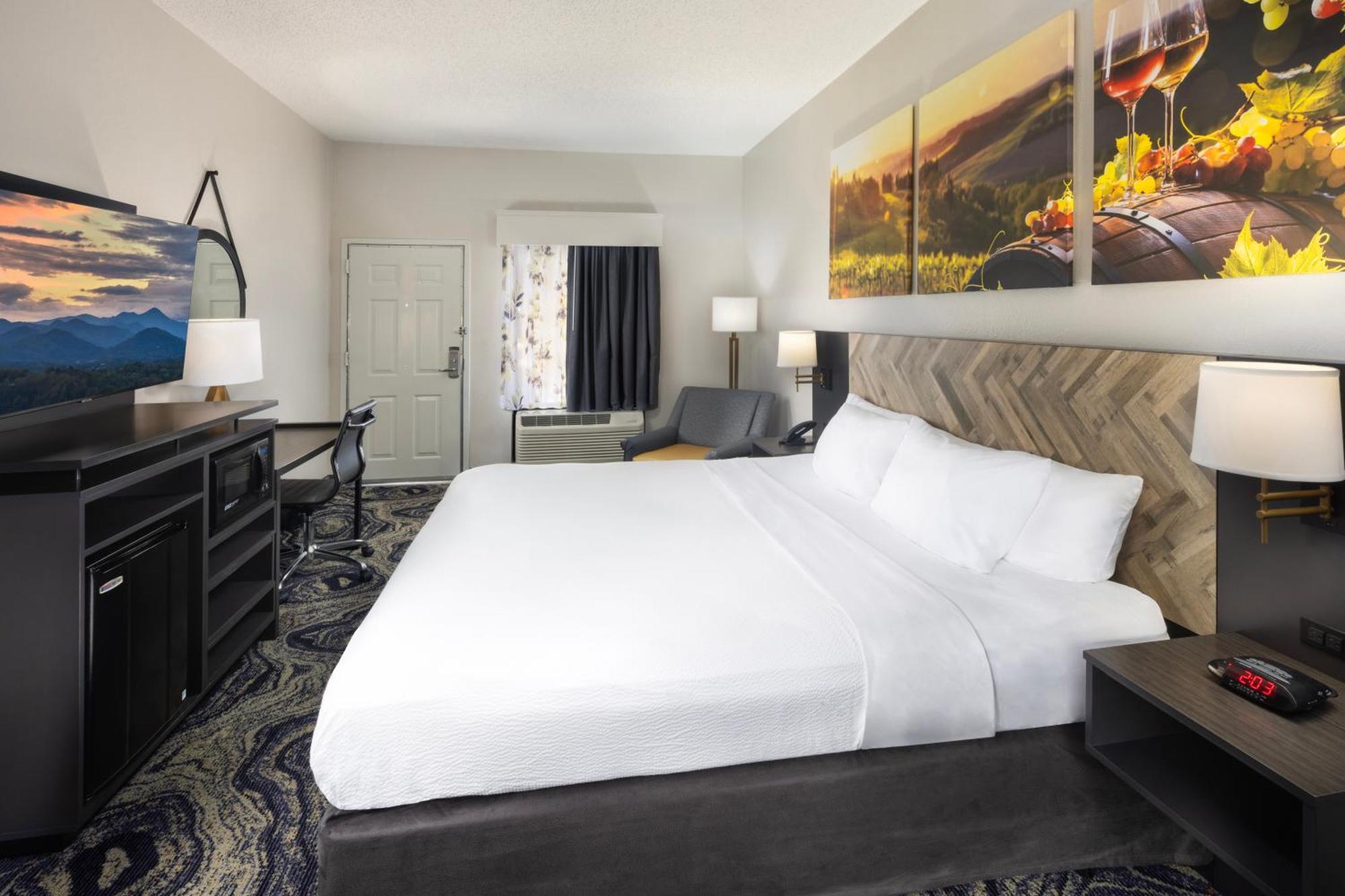 Inn Clarion Biltmore Village 2*